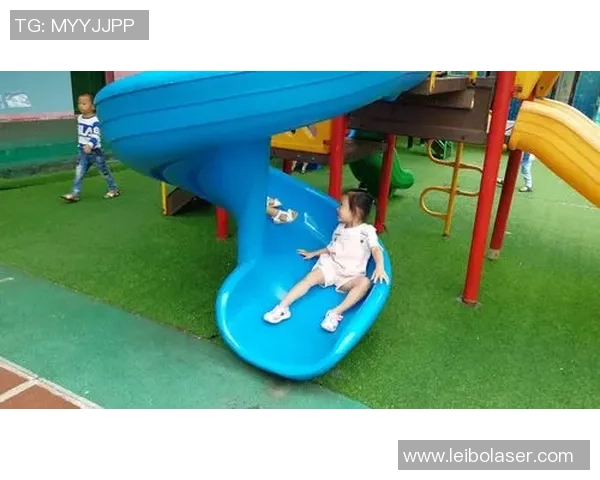 当足球巨星化身超级奶爸温情陪伴萌娃成长日常