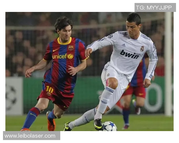 梅西C罗与世界足坛新星对比 论他们的技艺与成就如何影响现代足球发展