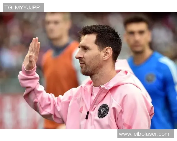 齐刘海足球球星场上英姿飒爽引领潮流成为年轻球迷心中偶像